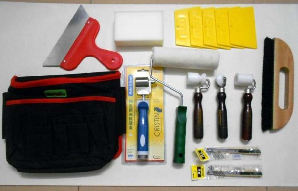 В арсенале каждого домашнего мастера легко отыскать следующие инструменты, необходимые для работ.
